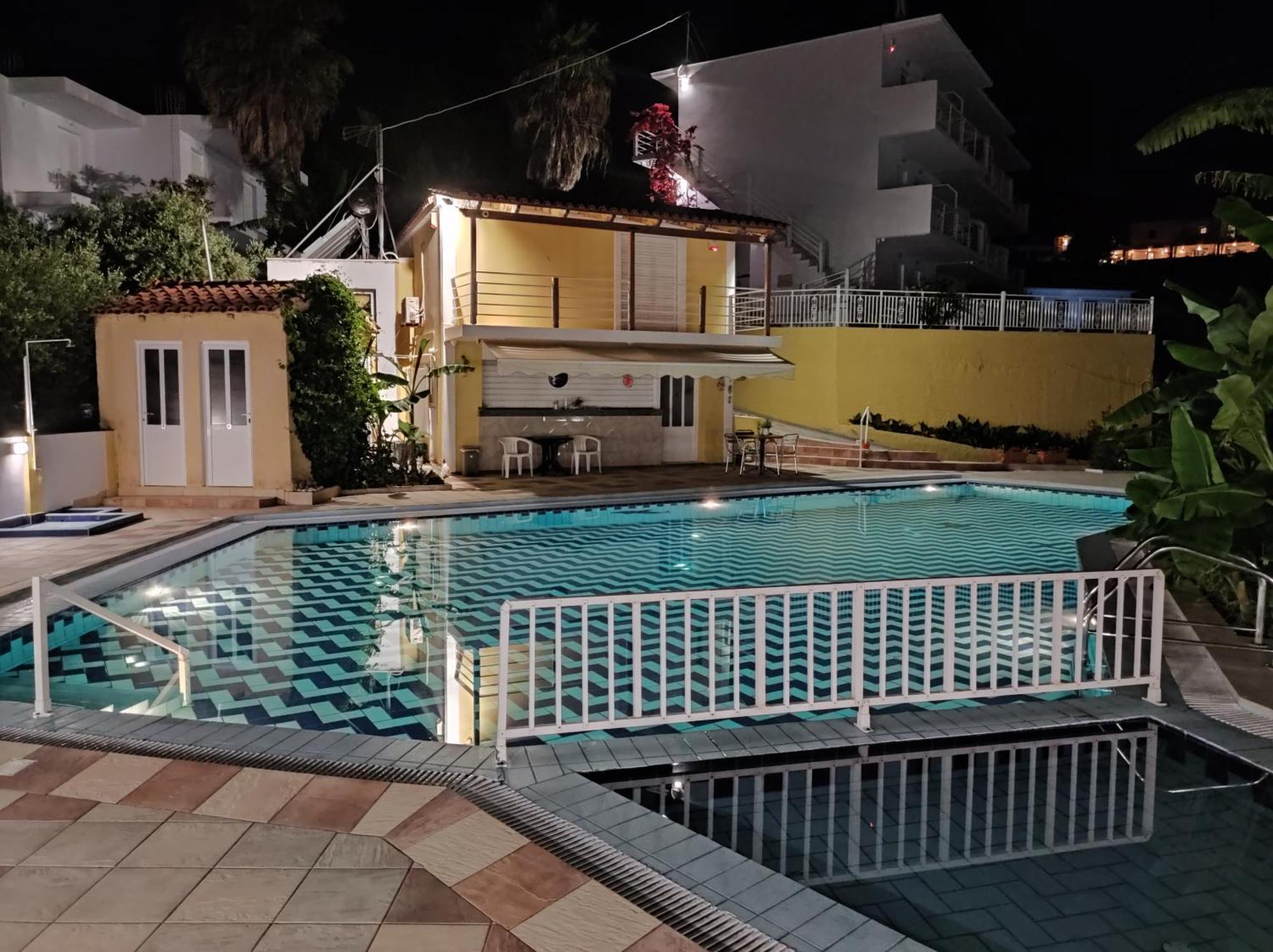 Yanna Studios & Apartments 蒂锡利维 外观 照片
